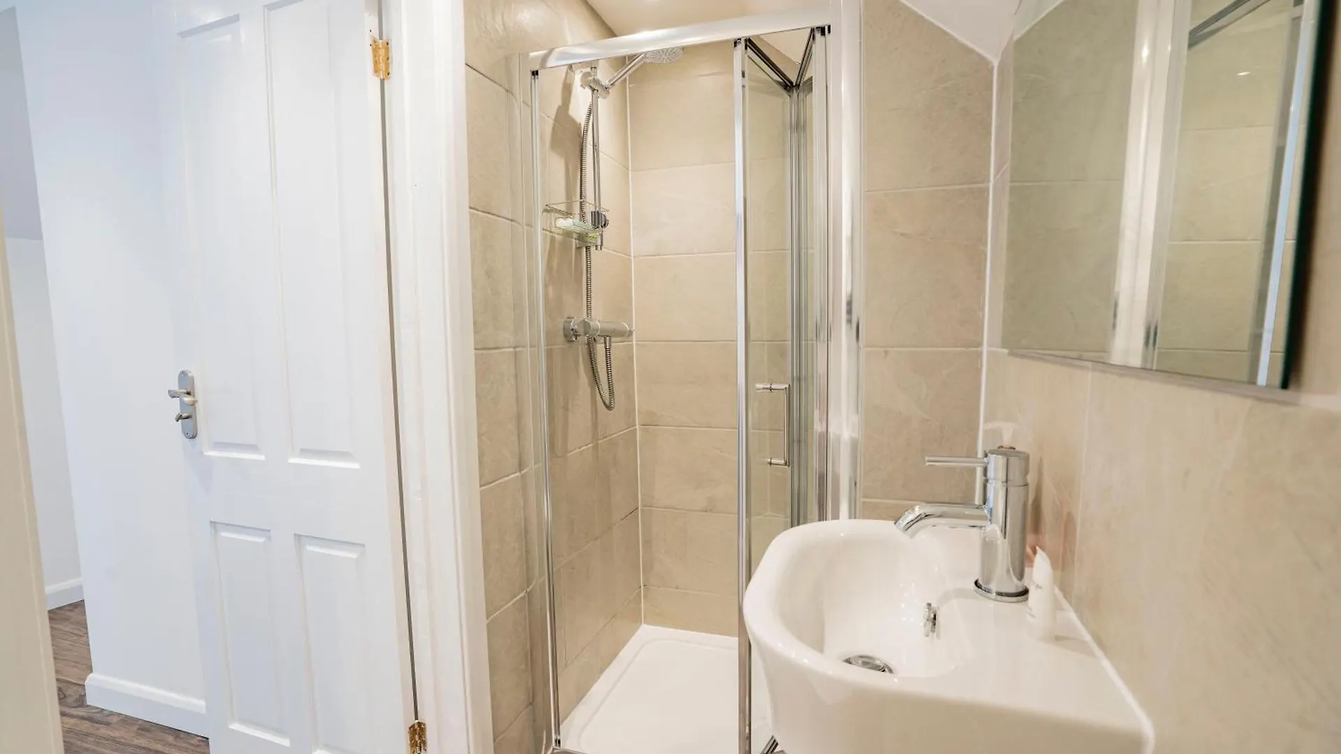 Stylish Uxbridge 3 Bed Flat Apartment 0*,