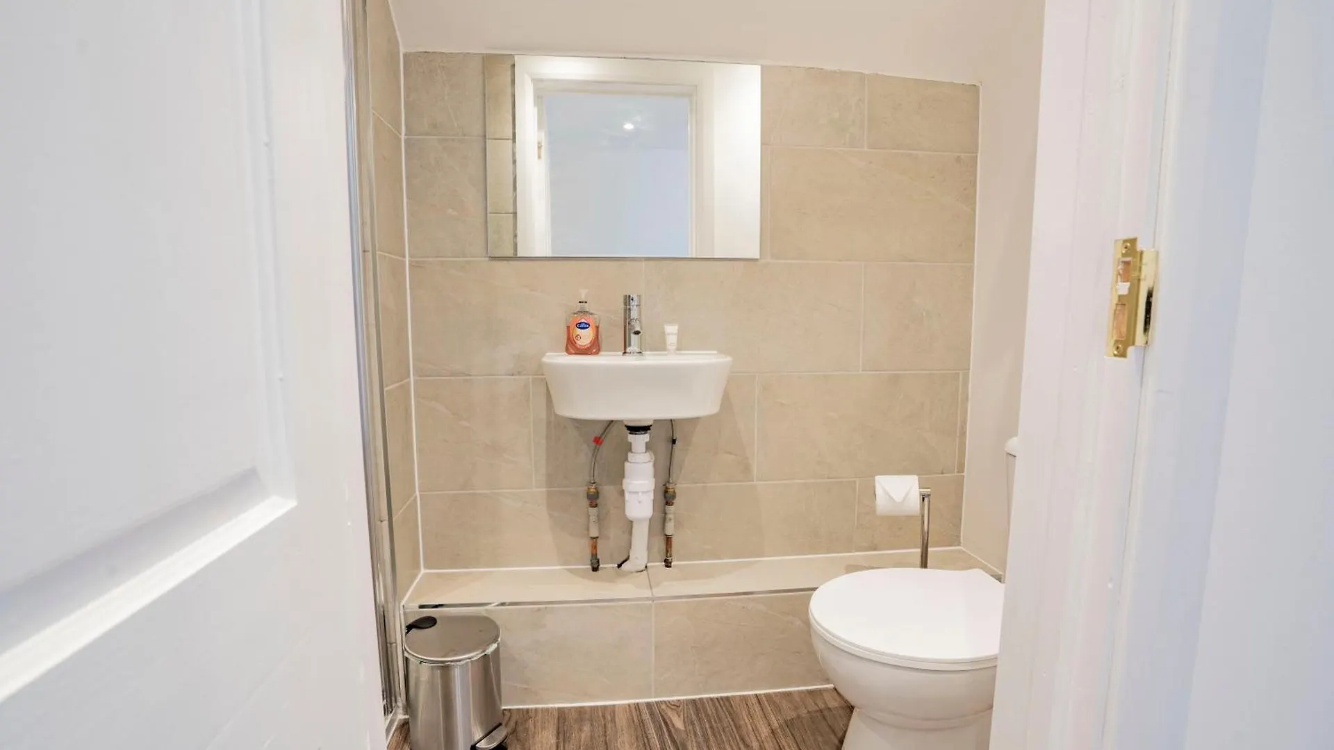 Apartamento Stylish Uxbridge 3 Bed Flat 0*,  Reino Unido