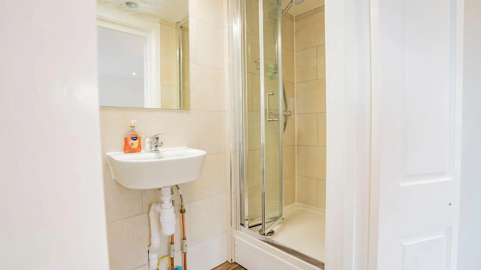 Apartamento Stylish Uxbridge 3 Bed Flat