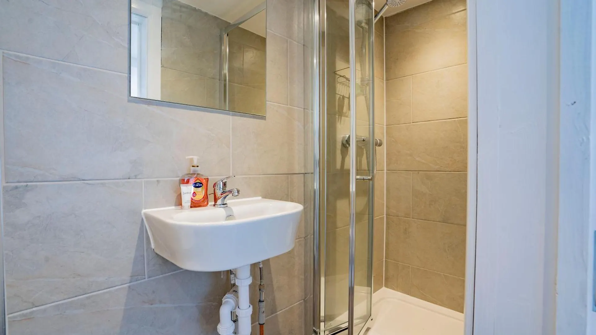 Apartamento Stylish Uxbridge 3 Bed Flat