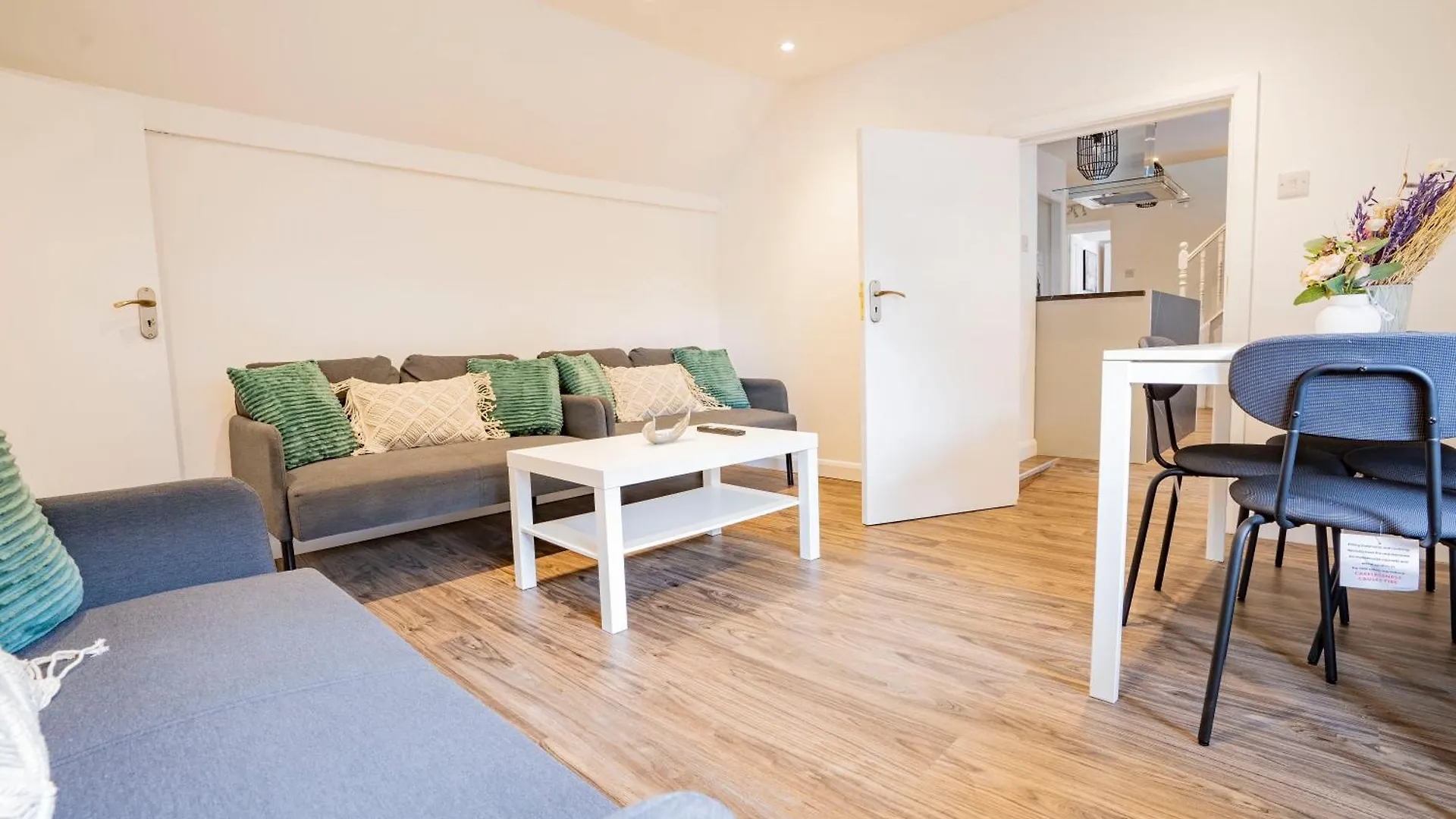 Apartamento Stylish Uxbridge 3 Bed Flat