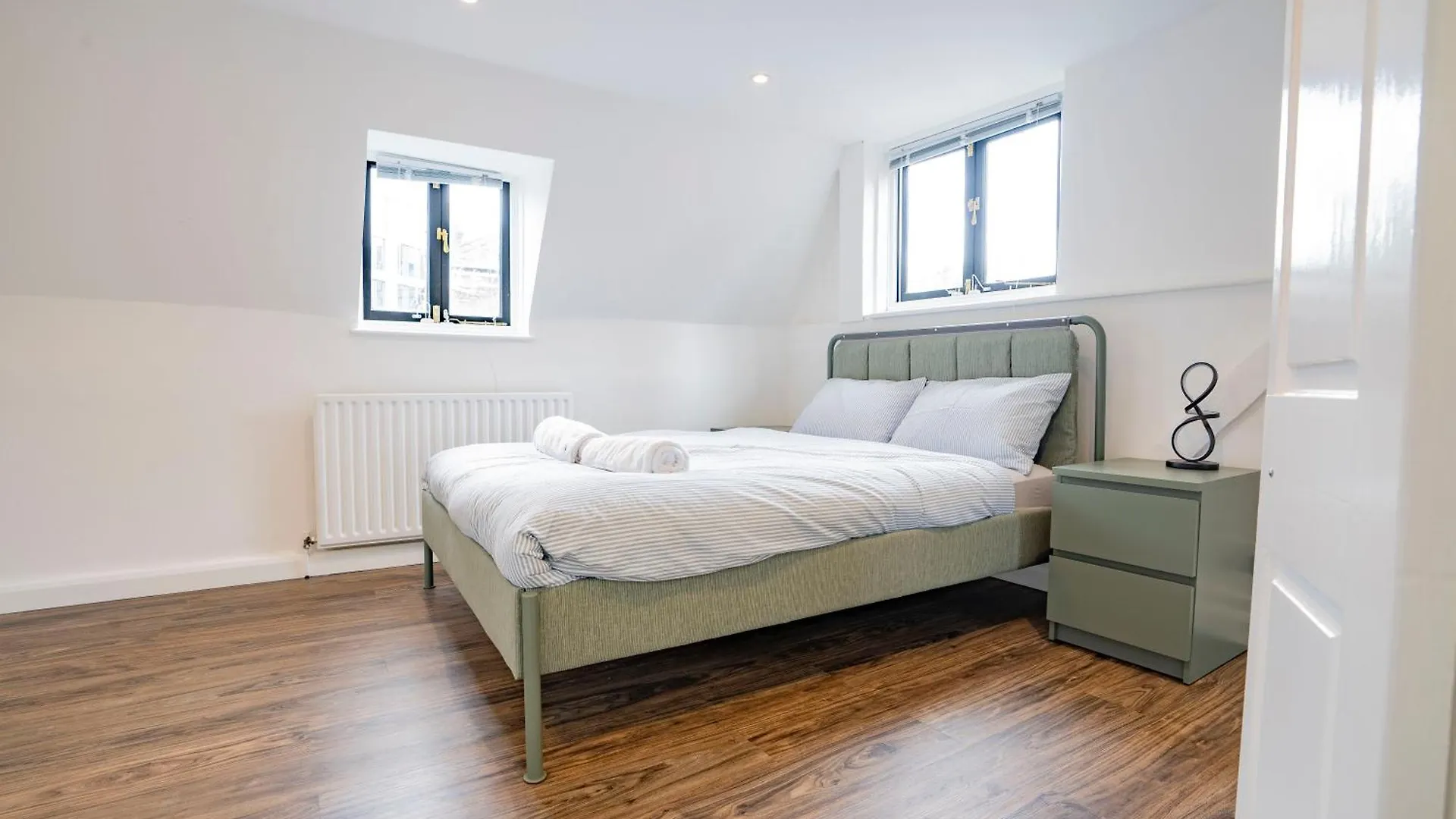 Apartamento Stylish Uxbridge 3 Bed Flat