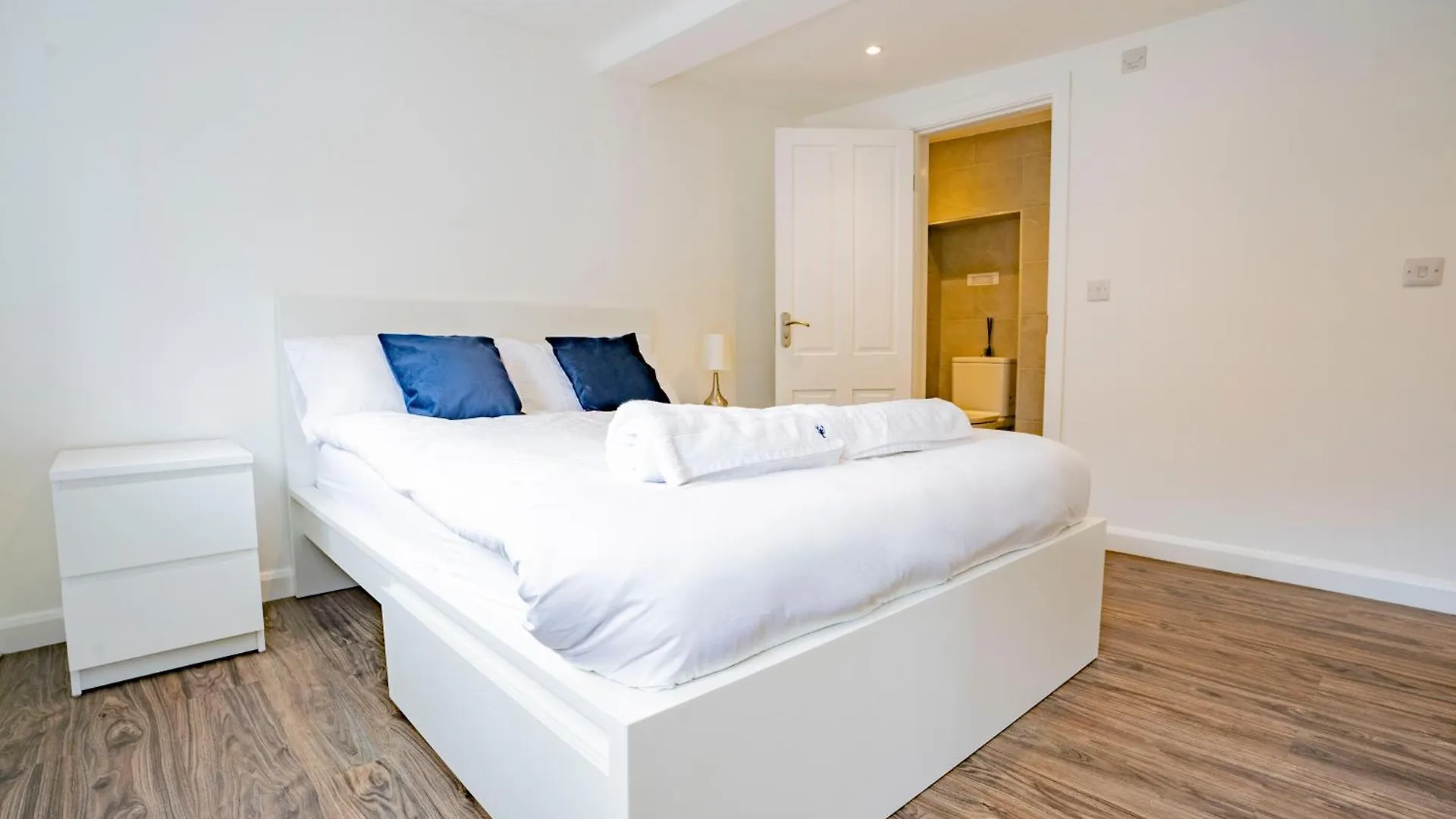 Apartamento Stylish Uxbridge 3 Bed Flat 0*,