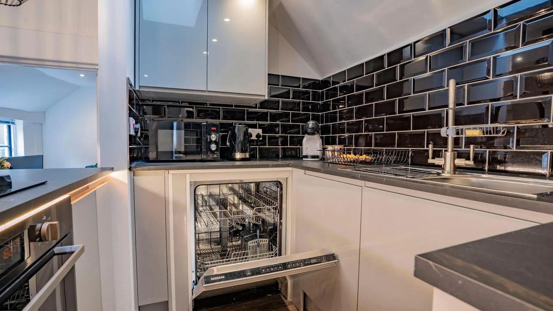 Apartamento Stylish Uxbridge 3 Bed Flat