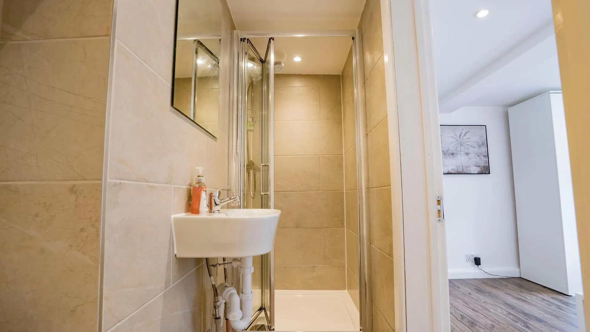 Apartamento Stylish Uxbridge 3 Bed Flat