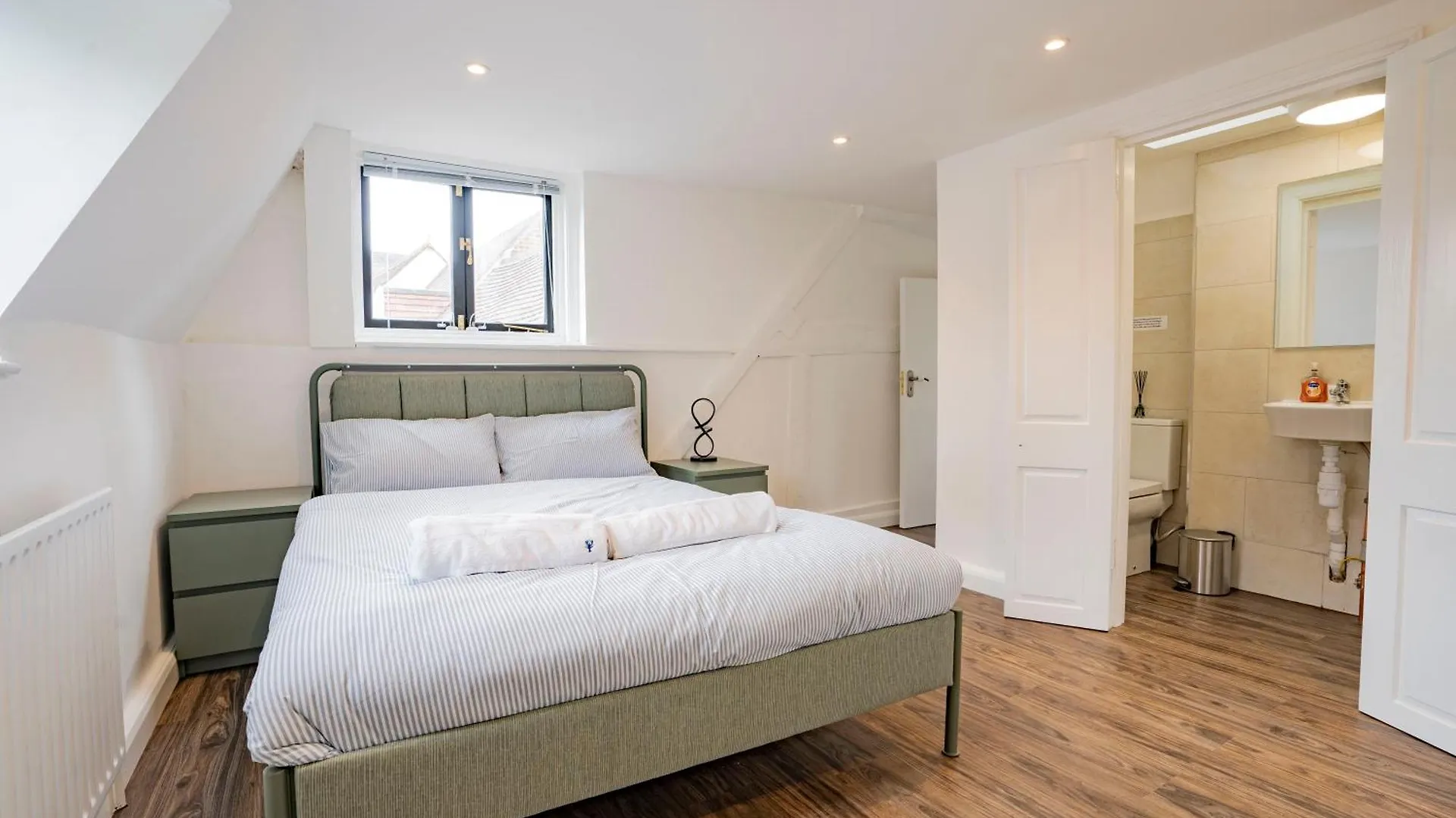 Apartamento Stylish Uxbridge 3 Bed Flat 0*,  Reino Unido