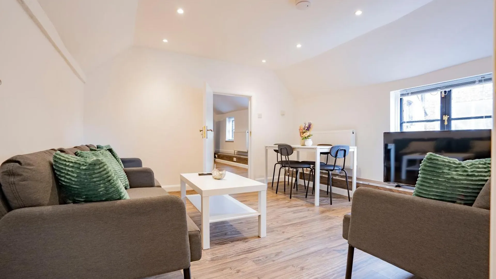 Apartamento Stylish Uxbridge 3 Bed Flat 0*,
